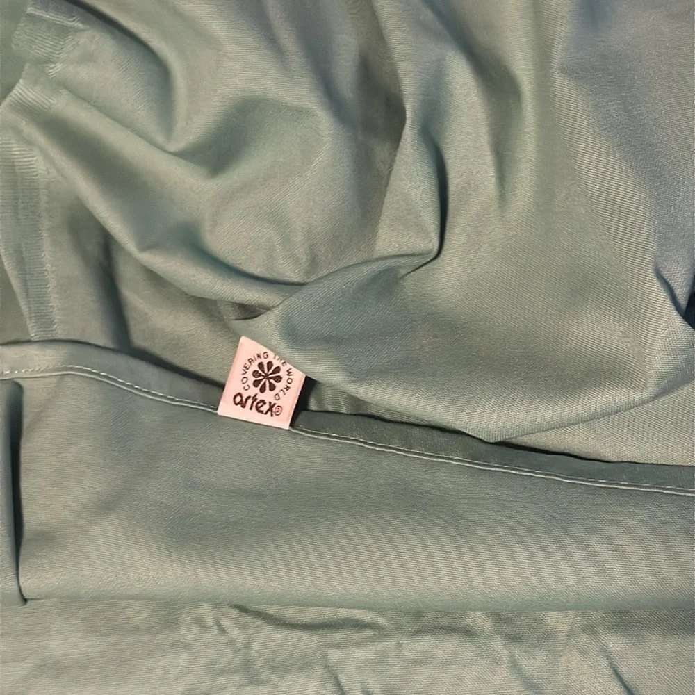 Green table cloth 90x91 New never used